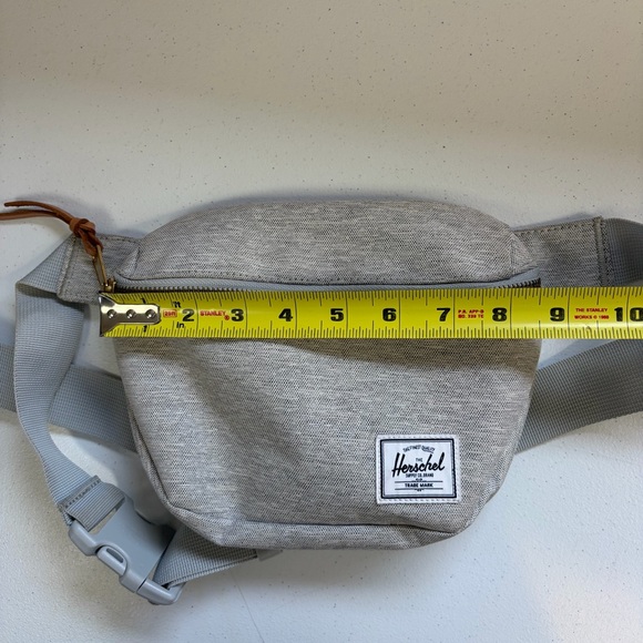 Herschel Settlement Hip Fanny Pack Bum Bag Crossbody Light Gray Crosshatch - Picture 8 of 9